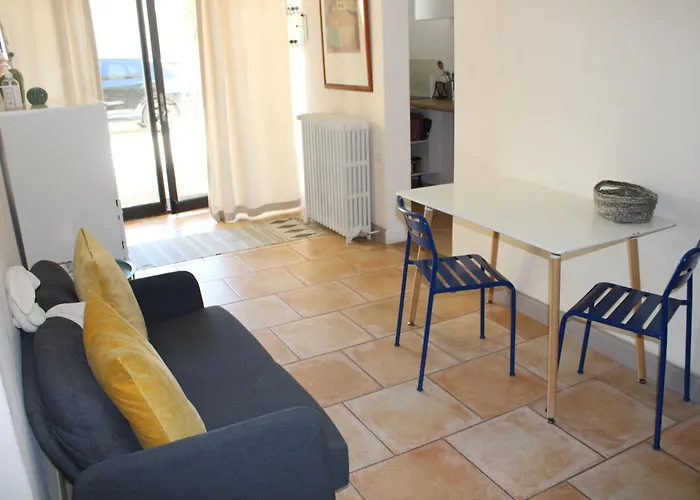 Agreable P2 Centre Au Calme. Διαμέρισμα Νιμ